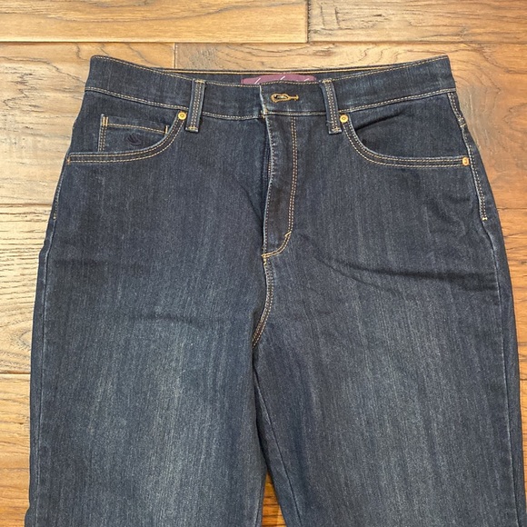 Gloria Vanderbilt womens straight leg jeans, size 10 - Picture 2 of 3